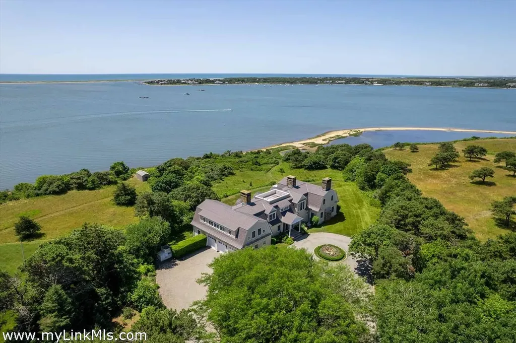 25 Lelands Path Edgartown MA 02539