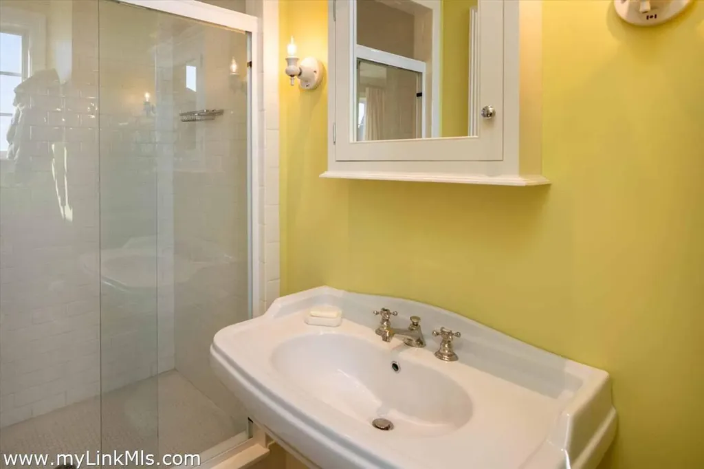 25 Lelands Path Edgartown MA 02539