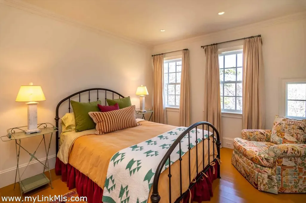 25 Lelands Path Edgartown MA 02539