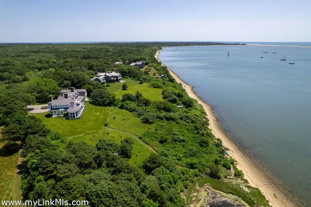 25 Lelands Path Edgartown MA 02539