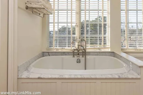 25 Lelands Path Edgartown MA 02539