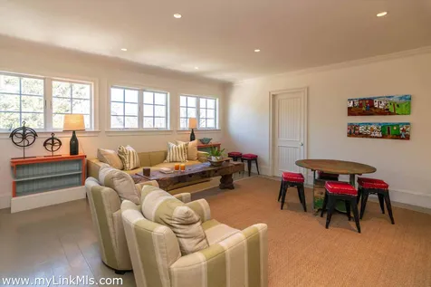 25 Lelands Path Edgartown MA 02539