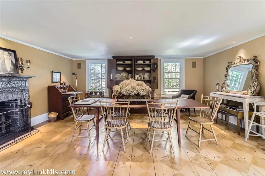 180 Pilot Hill Farm Road Vineyard Haven MA 02568