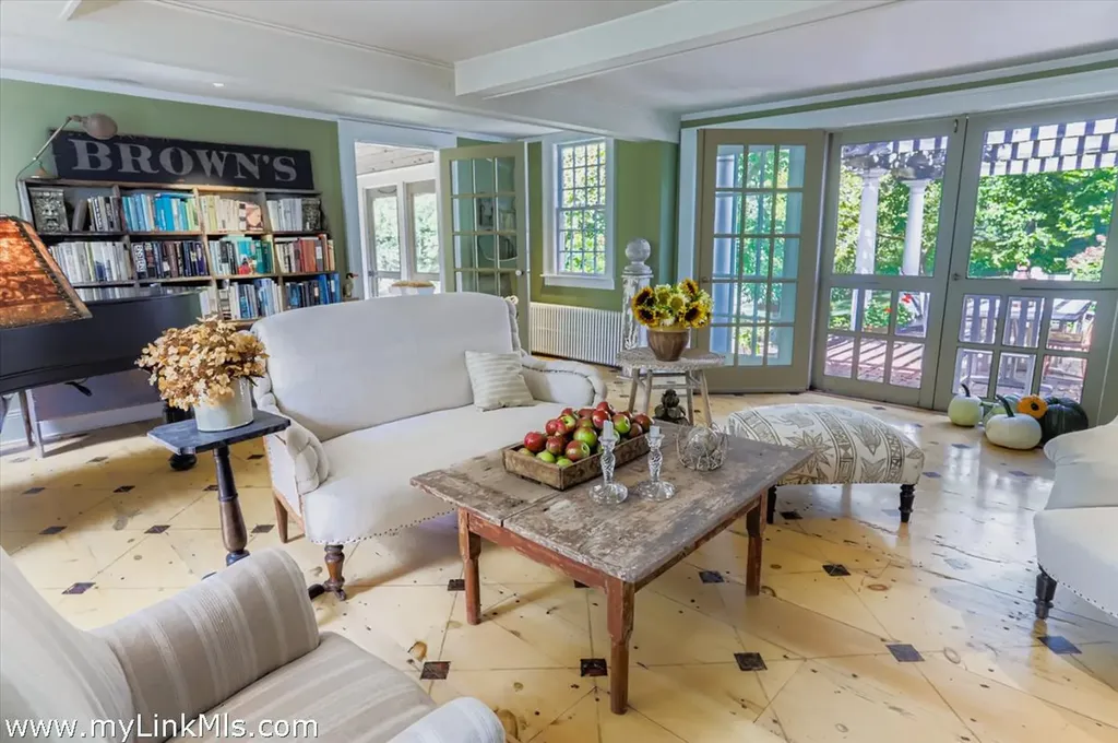 180 Pilot Hill Farm Road Vineyard Haven MA 02568