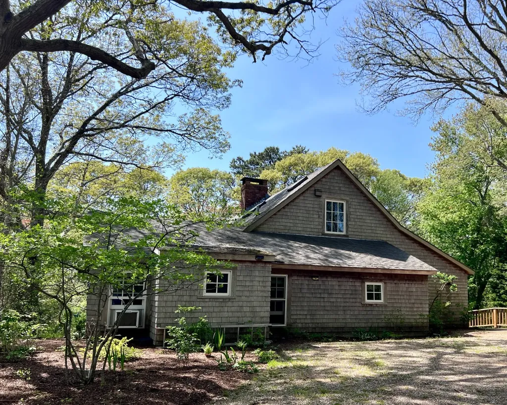 225 Lamberts Cove Road West Tisbury MA 02575