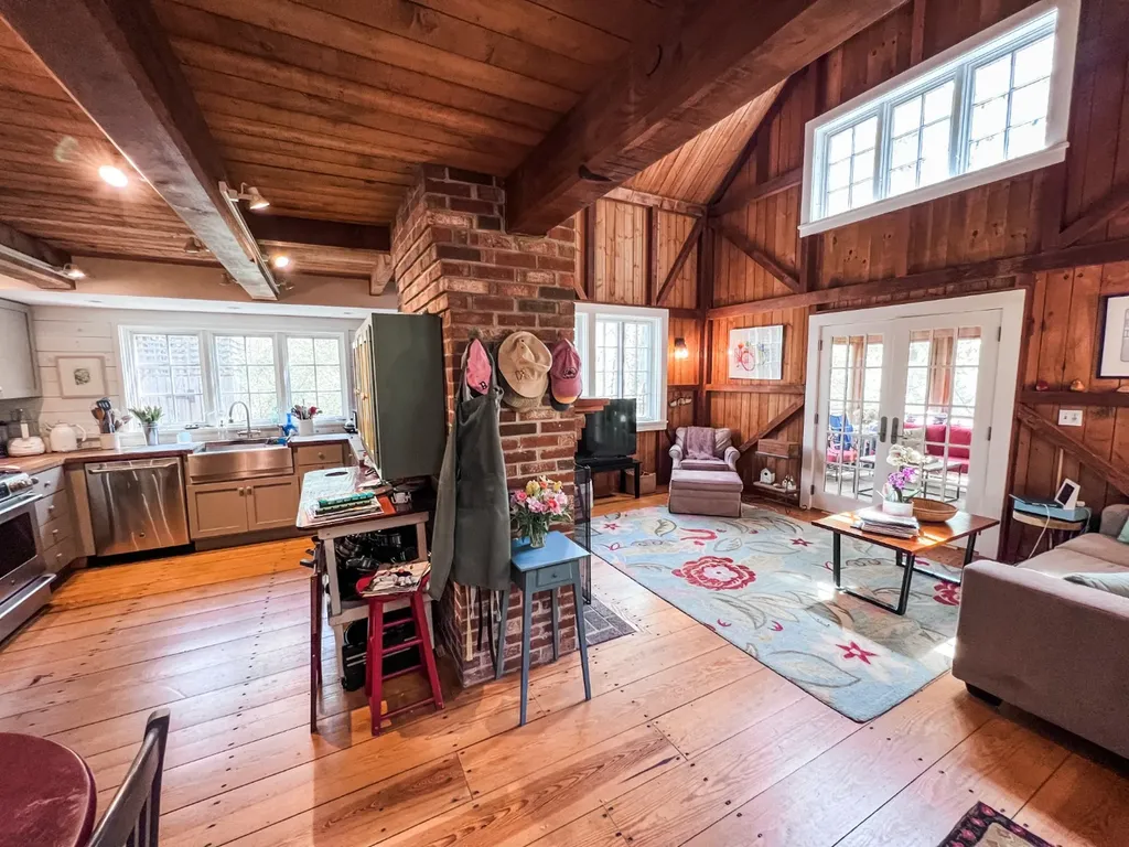 225 Lamberts Cove Road West Tisbury MA 02575