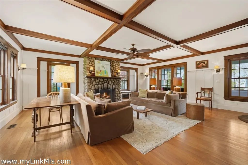 139 Main Street Vineyard Haven MA 02568