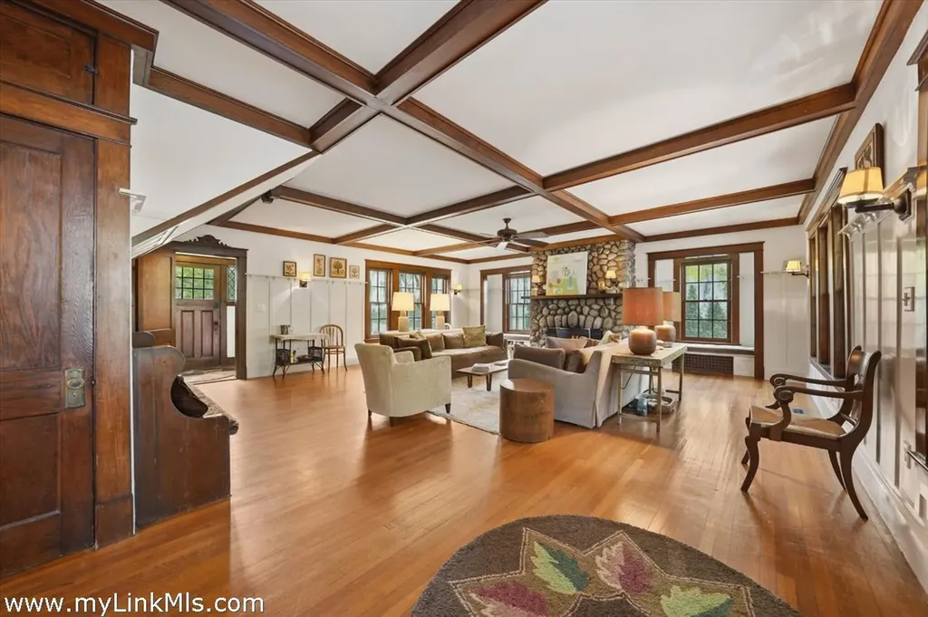 139 Main Street Vineyard Haven MA 02568