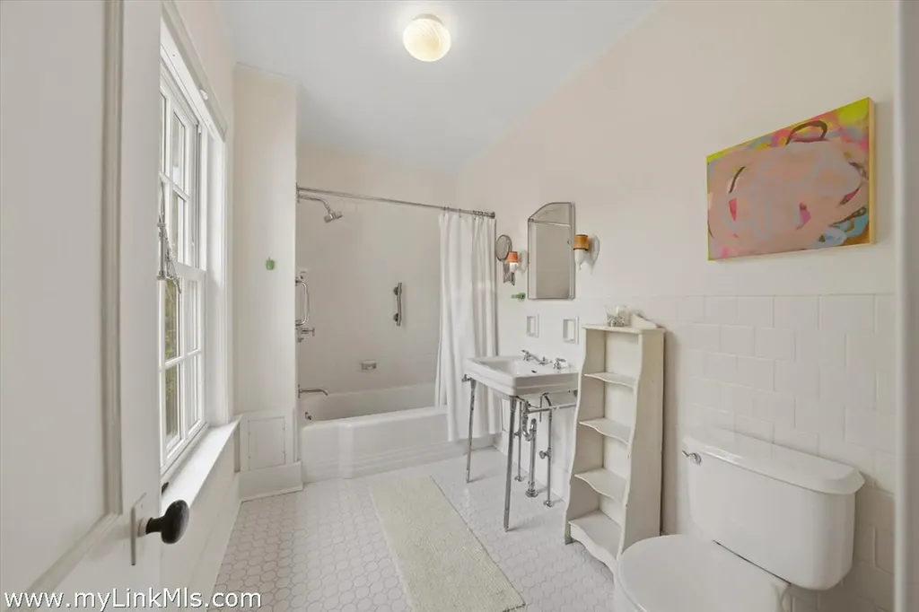 139 Main Street Vineyard Haven MA 02568