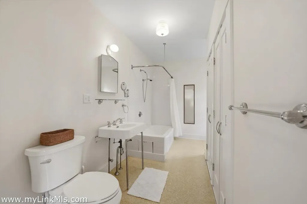 139 Main Street Vineyard Haven MA 02568