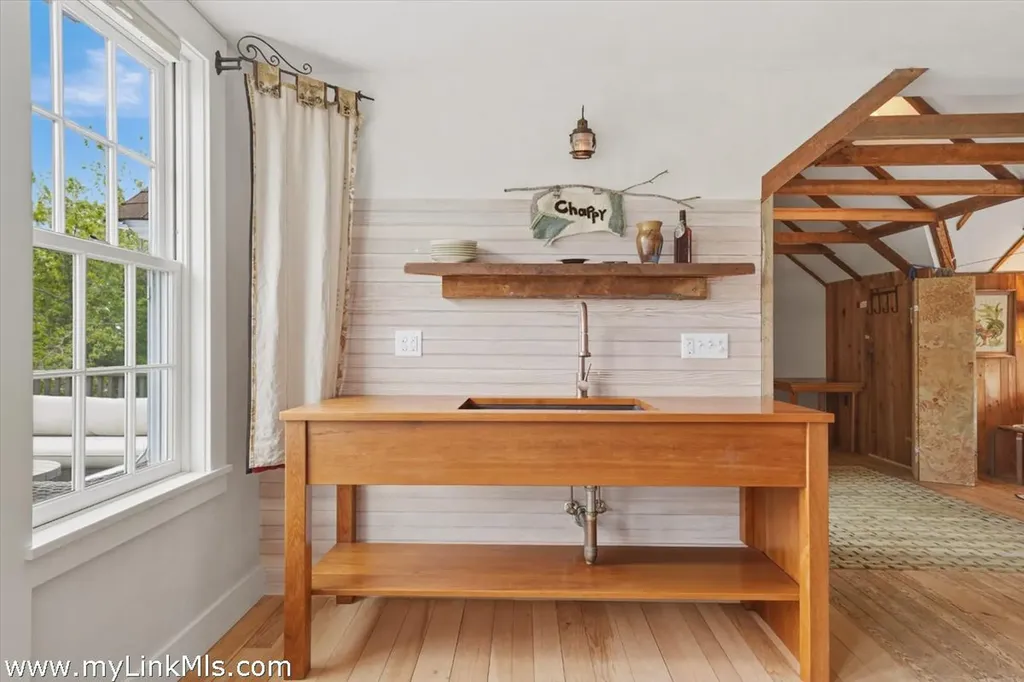 139 Main Street Vineyard Haven MA 02568