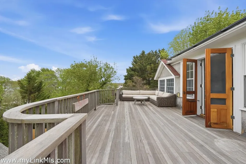 139 Main Street Vineyard Haven MA 02568
