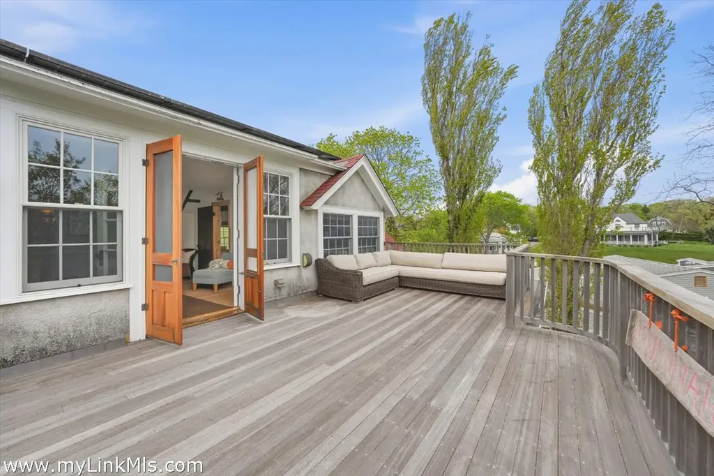139 Main Street Vineyard Haven MA 02568