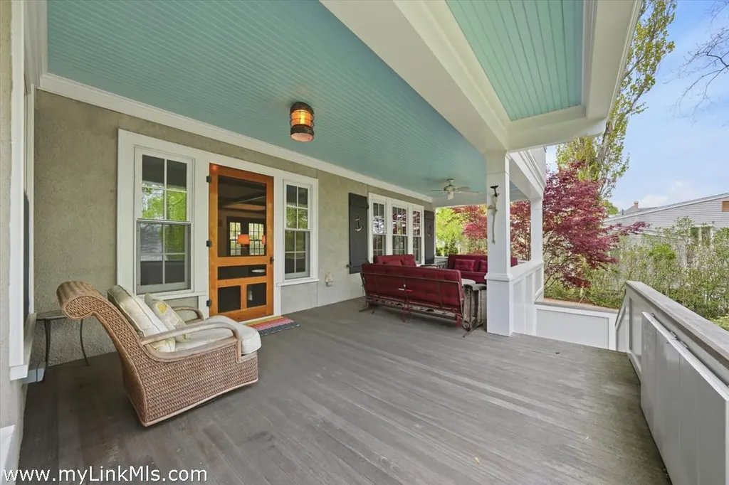 139 Main Street Vineyard Haven MA 02568