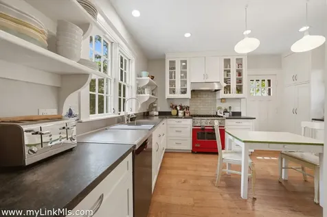 139 Main Street Vineyard Haven MA 02568