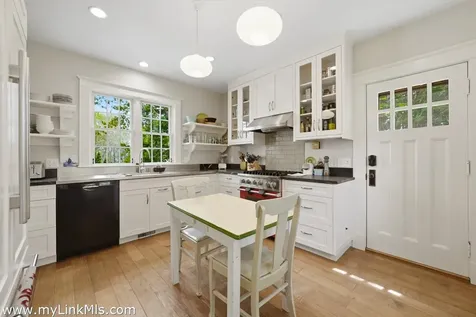 139 Main Street Vineyard Haven MA 02568