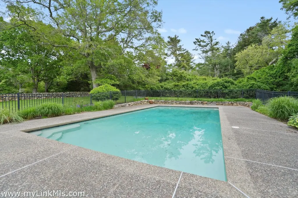 20 James Pond Way West Tisbury MA 02575