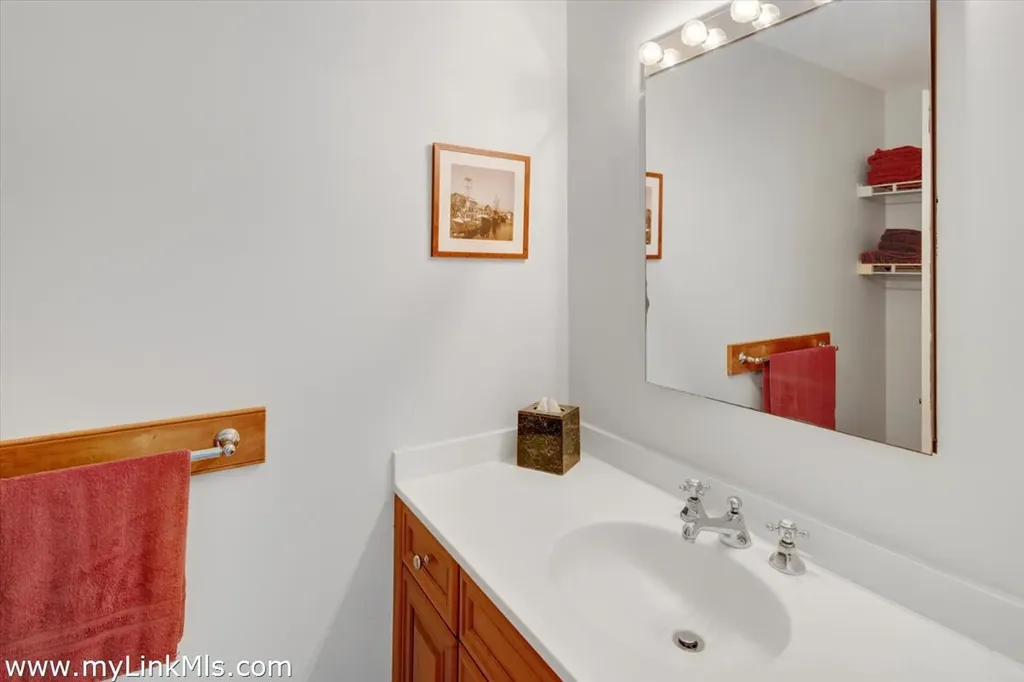 100 Gosnolds Way Chilmark MA 02535