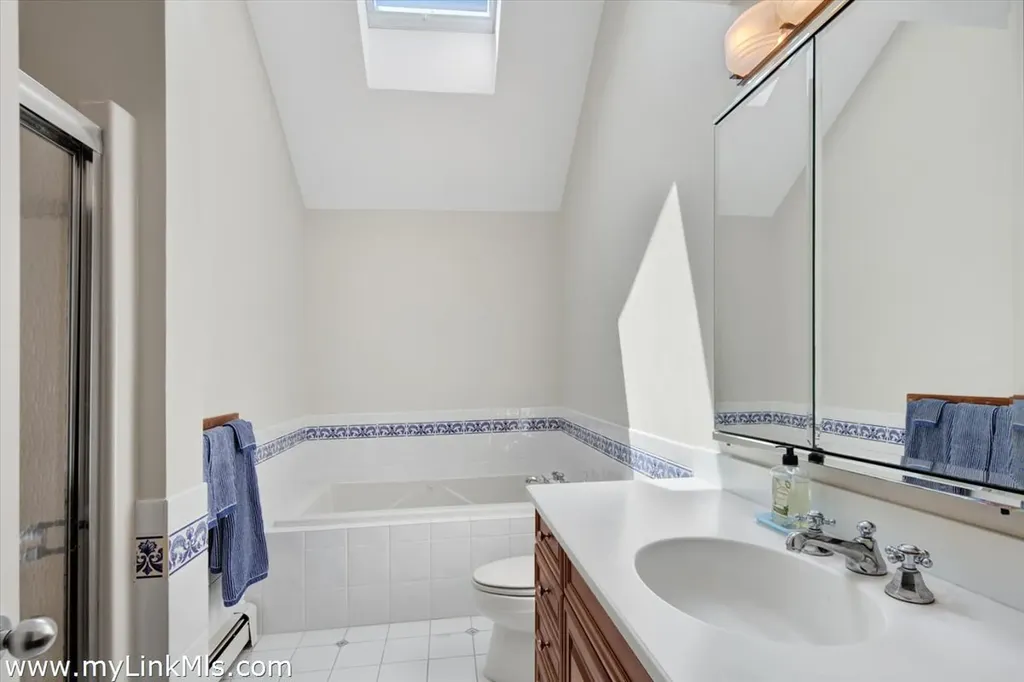 100 Gosnolds Way Chilmark MA 02535