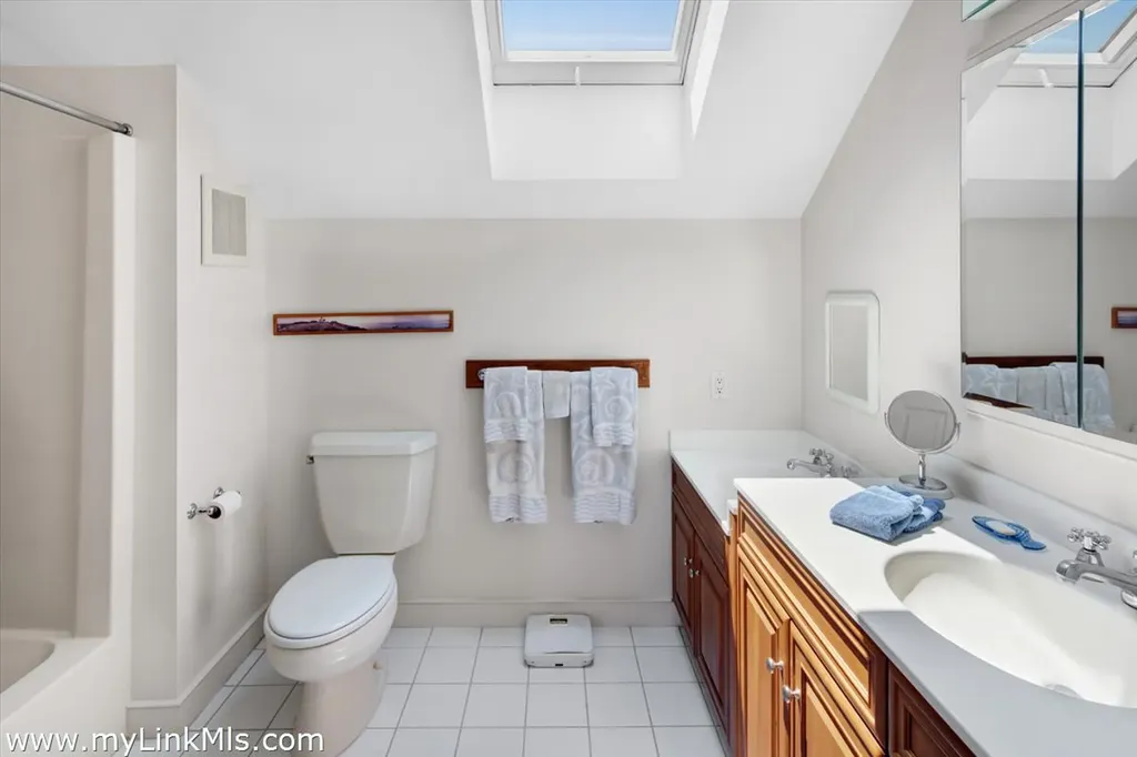 100 Gosnolds Way Chilmark MA 02535