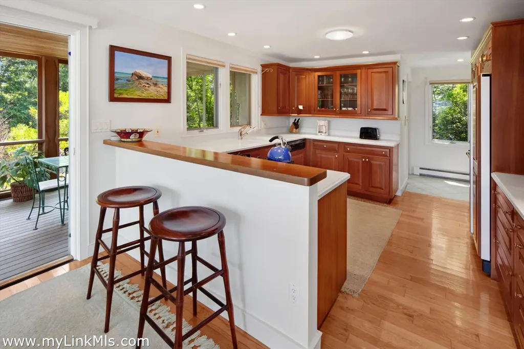100 Gosnolds Way Chilmark MA 02535