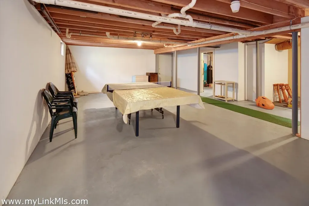 100 Gosnolds Way Chilmark MA 02535