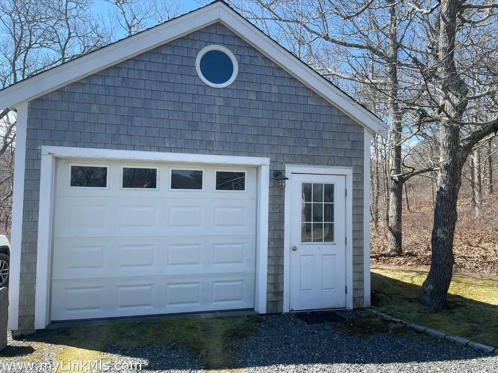 100 Gosnolds Way Chilmark MA 02535