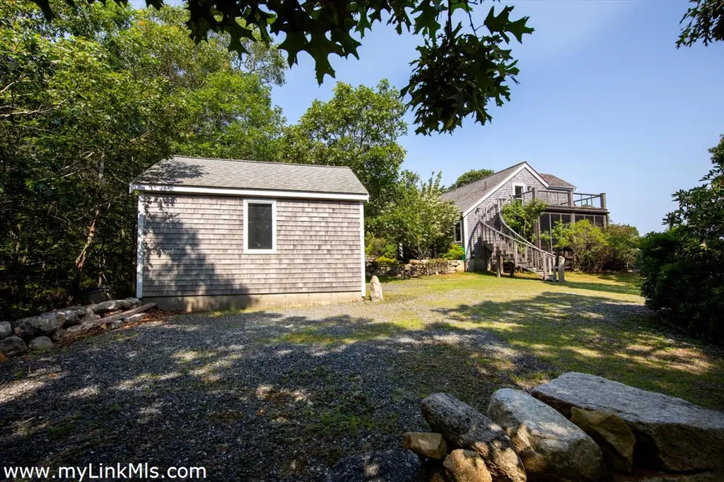 100 Gosnolds Way Chilmark MA 02535