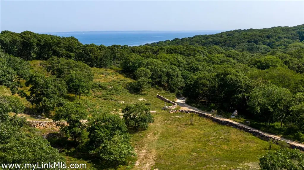 100 Gosnolds Way Chilmark MA 02535