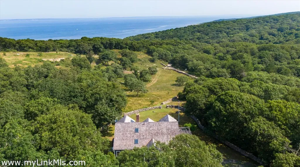 100 Gosnolds Way Chilmark MA 02535