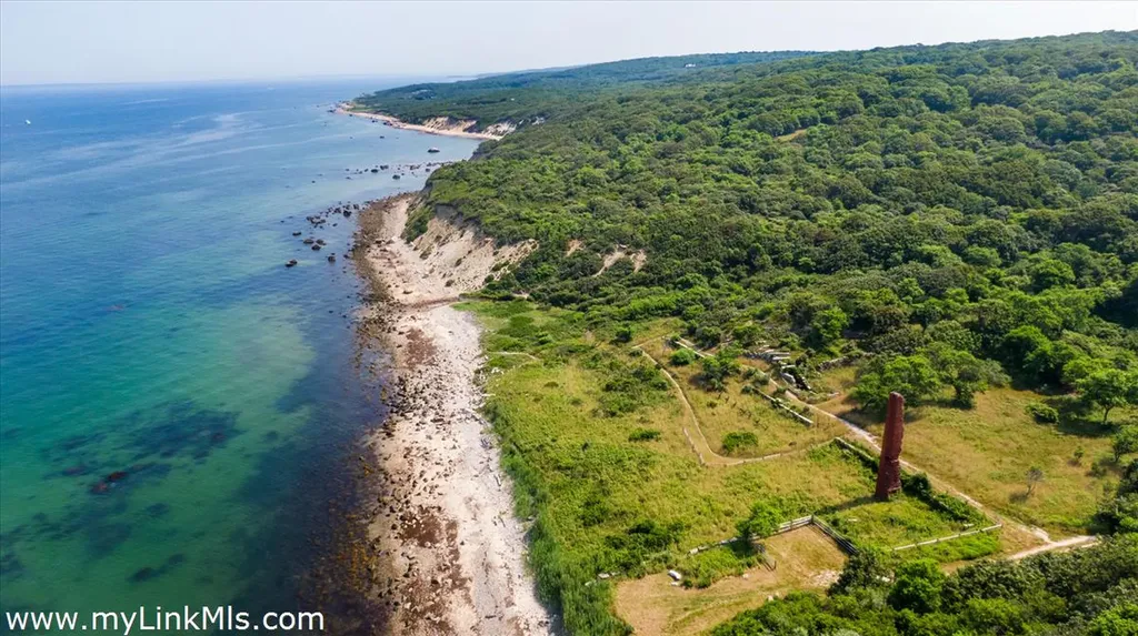 100 Gosnolds Way Chilmark MA 02535