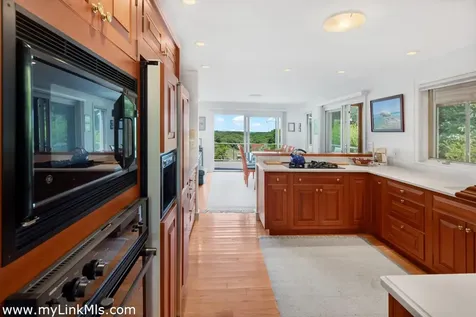 100 Gosnolds Way Chilmark MA 02535