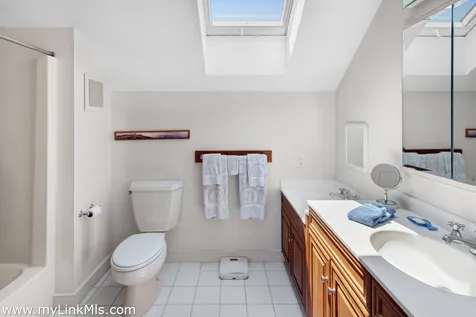 100 Gosnolds Way Chilmark MA 02535