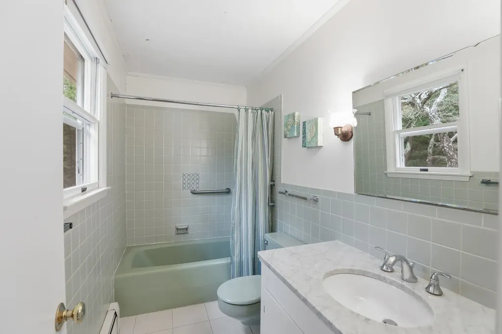 10 Pease Point Road Edgartown MA 02539