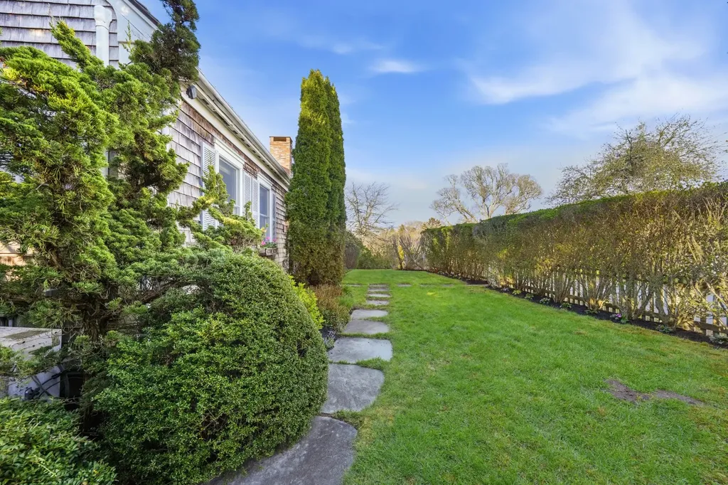 24 Atwood Circle Edgartown MA 02539