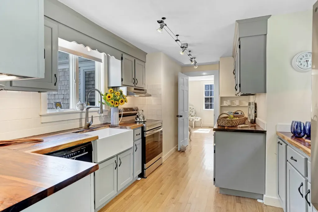 17 Oakdale Drive Edgartown MA 02539
