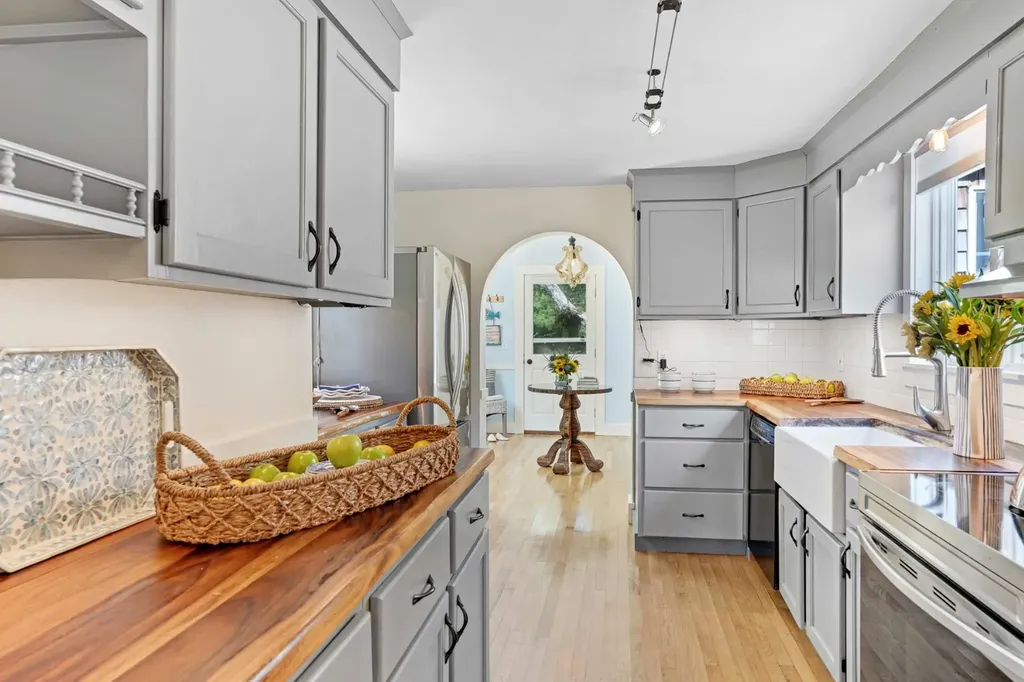 17 Oakdale Drive Edgartown MA 02539