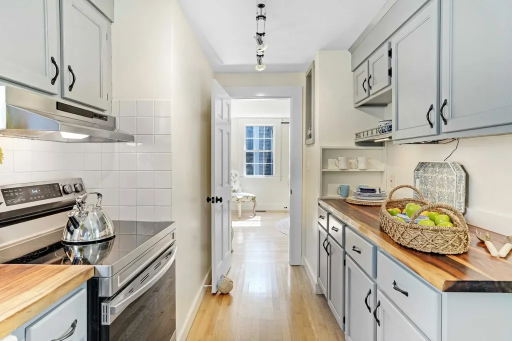 17 Oakdale Drive Edgartown MA 02539