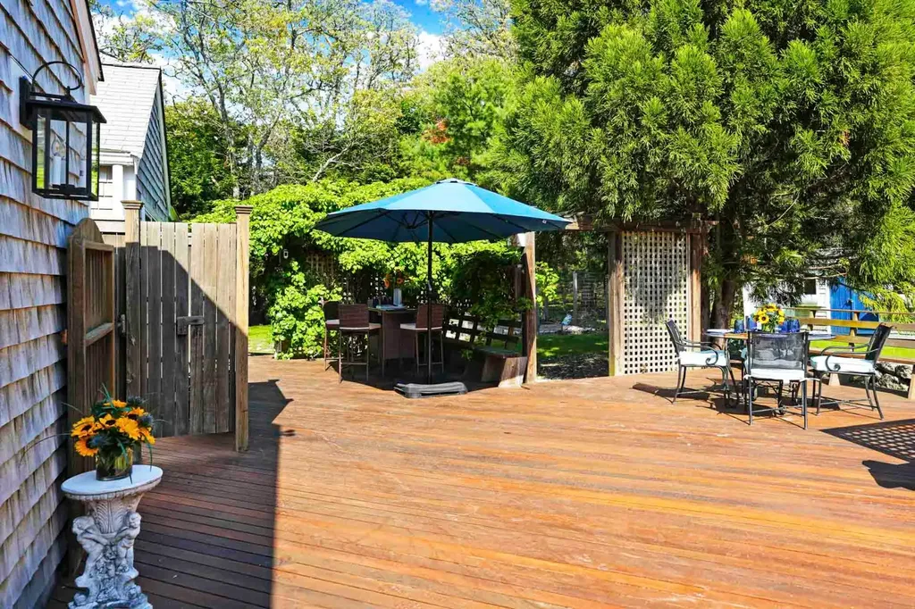 17 Oakdale Drive Edgartown MA 02539