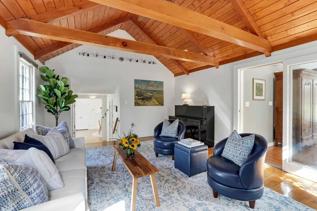 17 Oakdale Drive Edgartown MA 02539