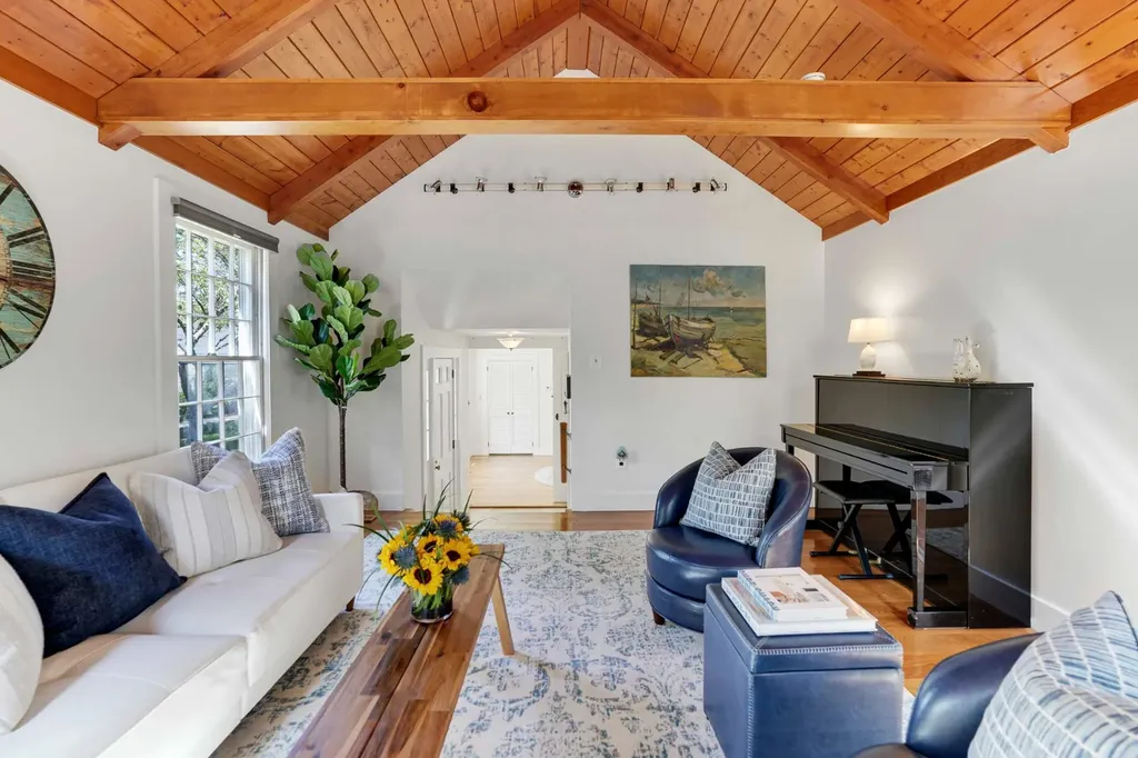 17 Oakdale Drive Edgartown MA 02539