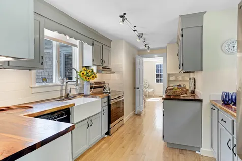 17 Oakdale Drive Edgartown MA 02539