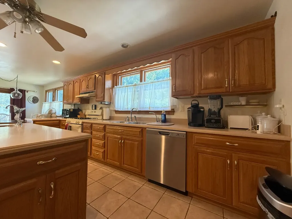 398 Main Street Vineyard Haven MA 02568