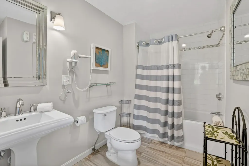 9 Thaxter Lane Edgartown MA 02539