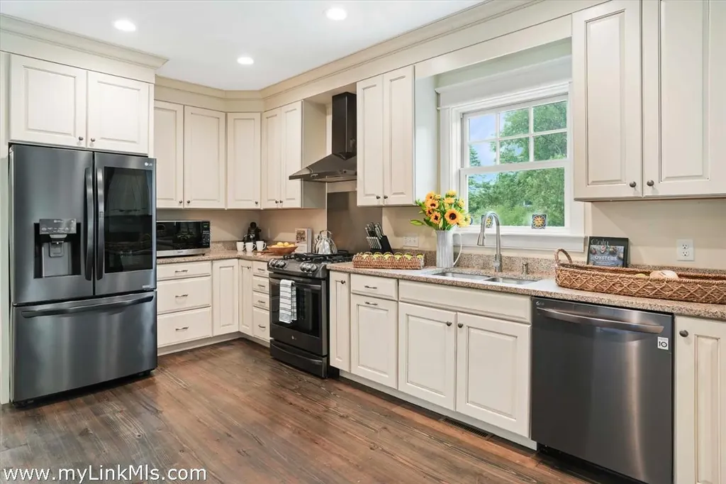 54 Amelias Crossing Vineyard Haven MA 02568