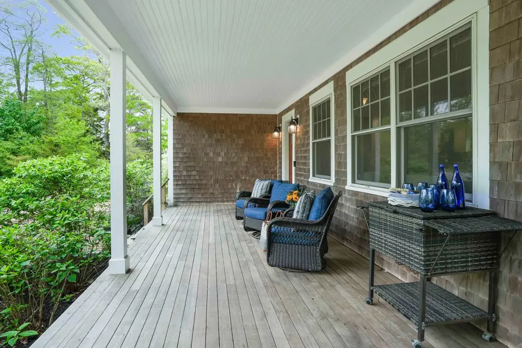 54 Amelias Crossing Vineyard Haven MA 02568