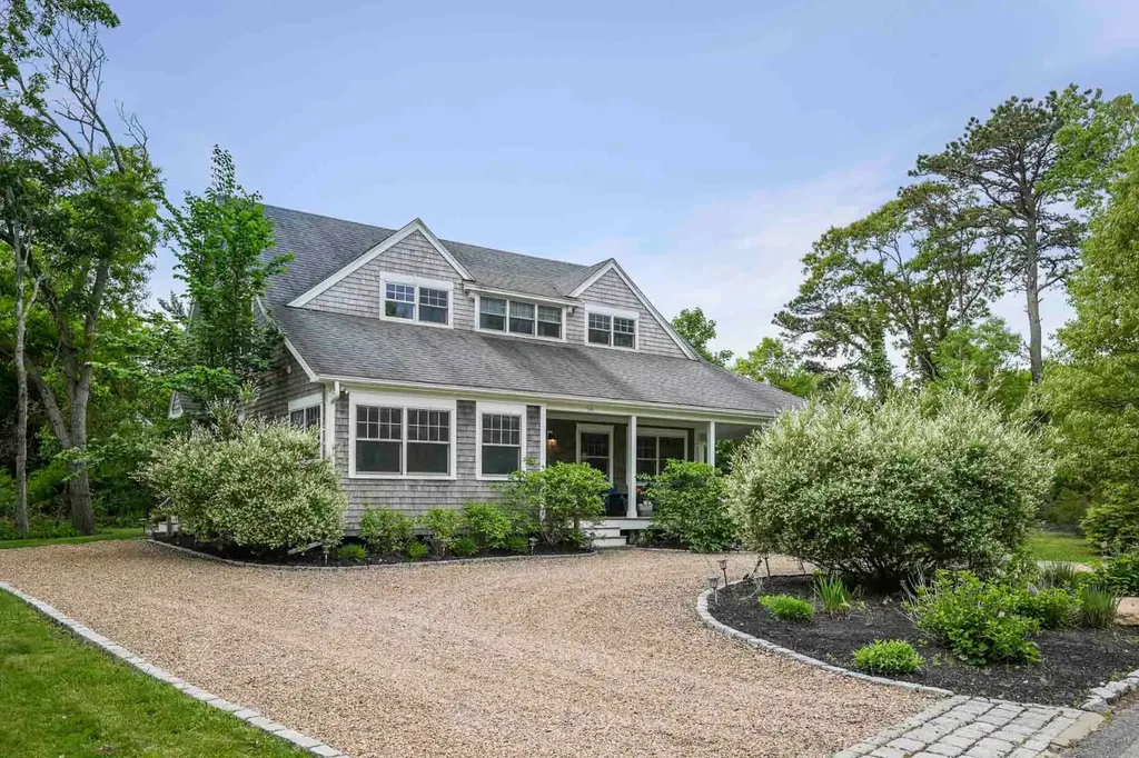 54 Amelias Crossing Vineyard Haven MA 02568