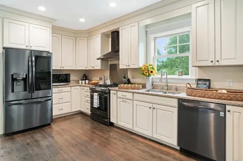 54 Amelia's Crossing Vineyard Haven MA 02568