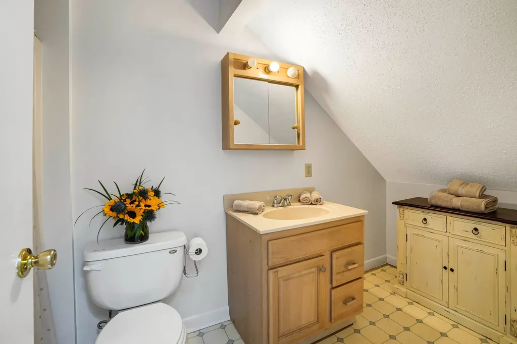 44 Prices Way Edgartown MA 02539