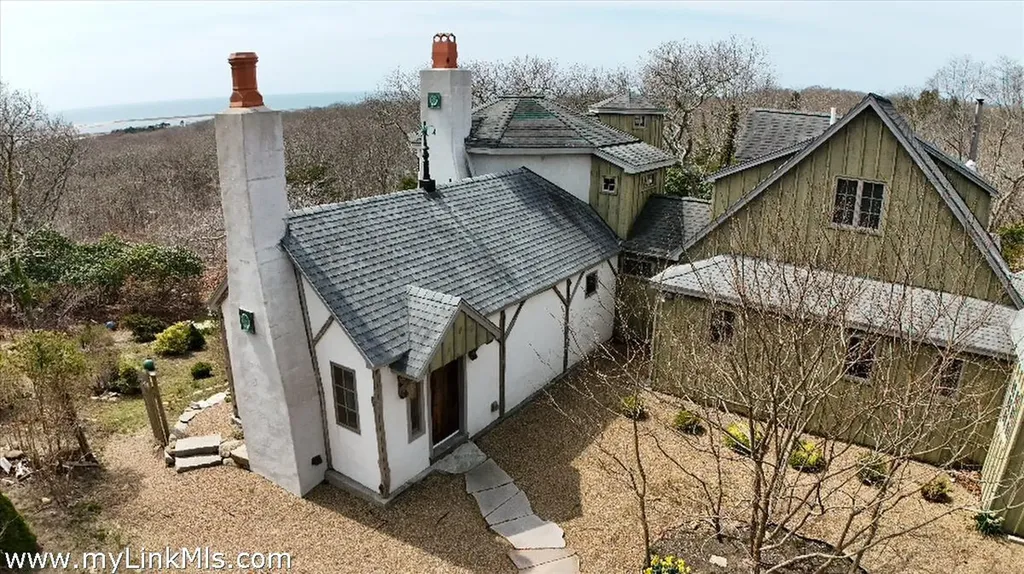 11 By The Woods Chilmark MA 02535